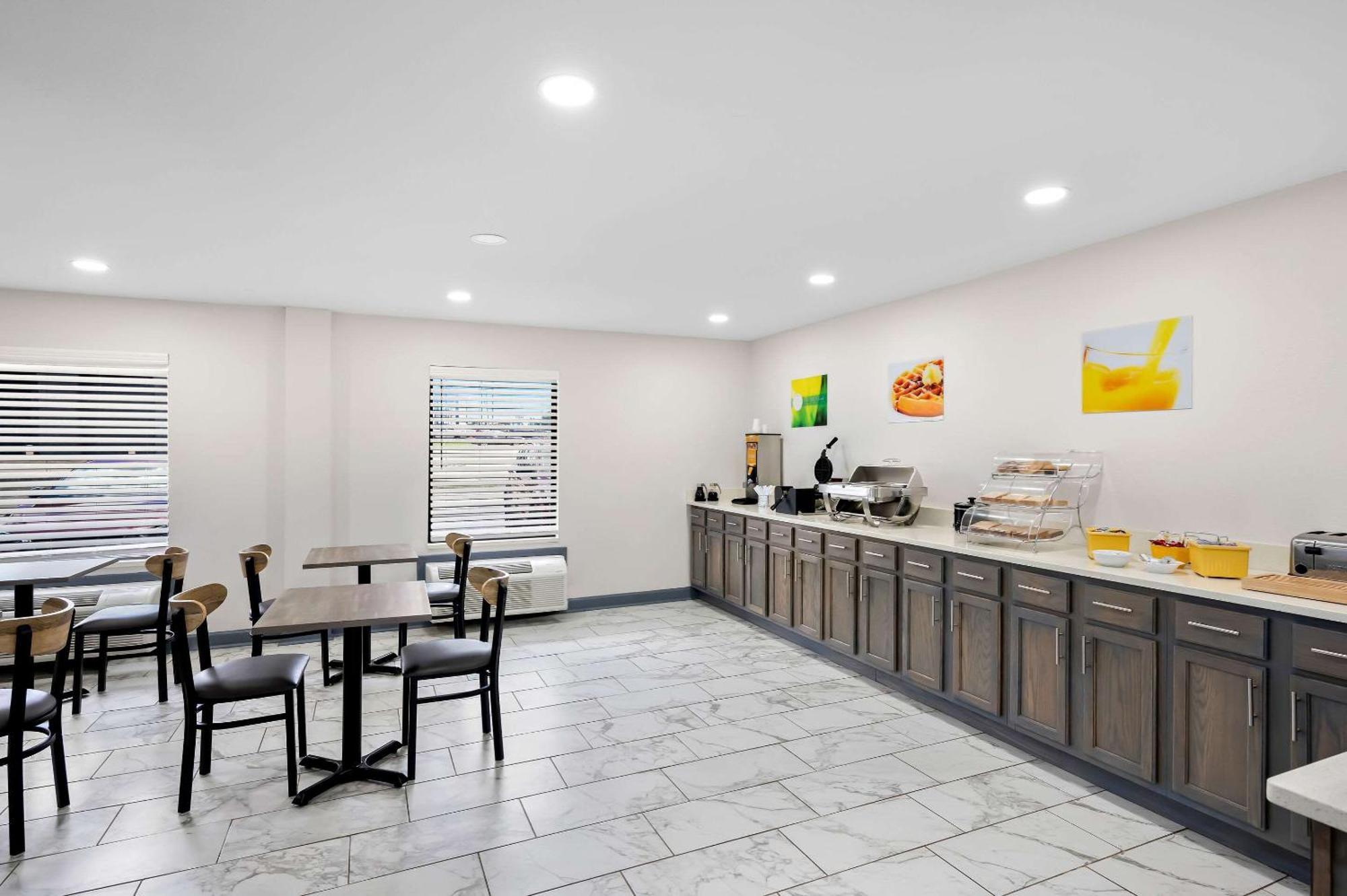 Quality Inn & Suites Monticello Экстерьер фото