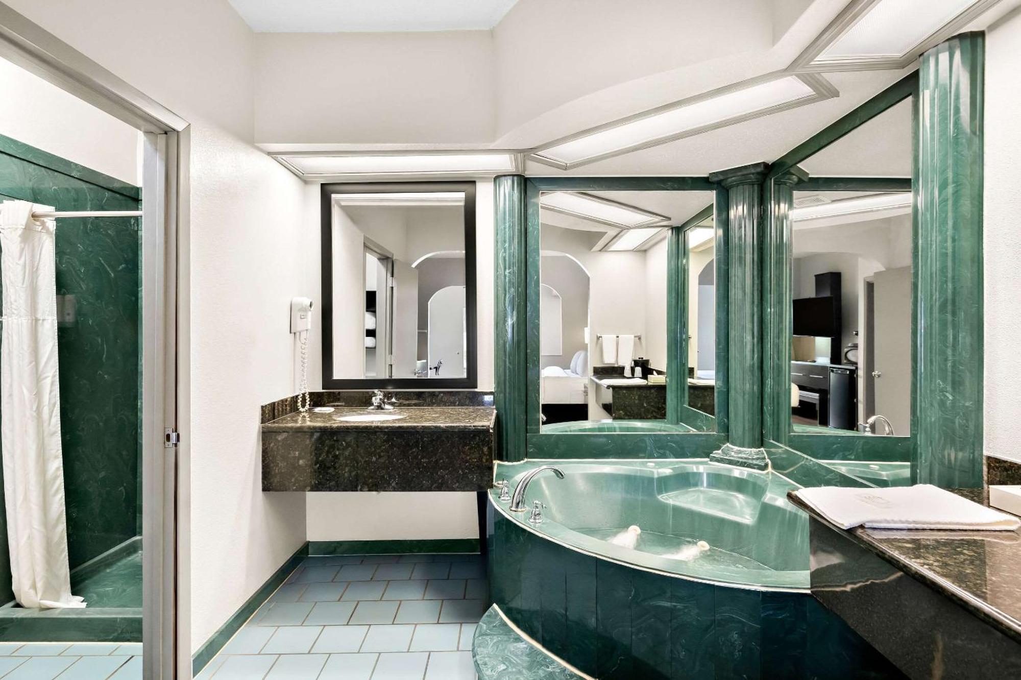 Quality Inn & Suites Monticello Экстерьер фото