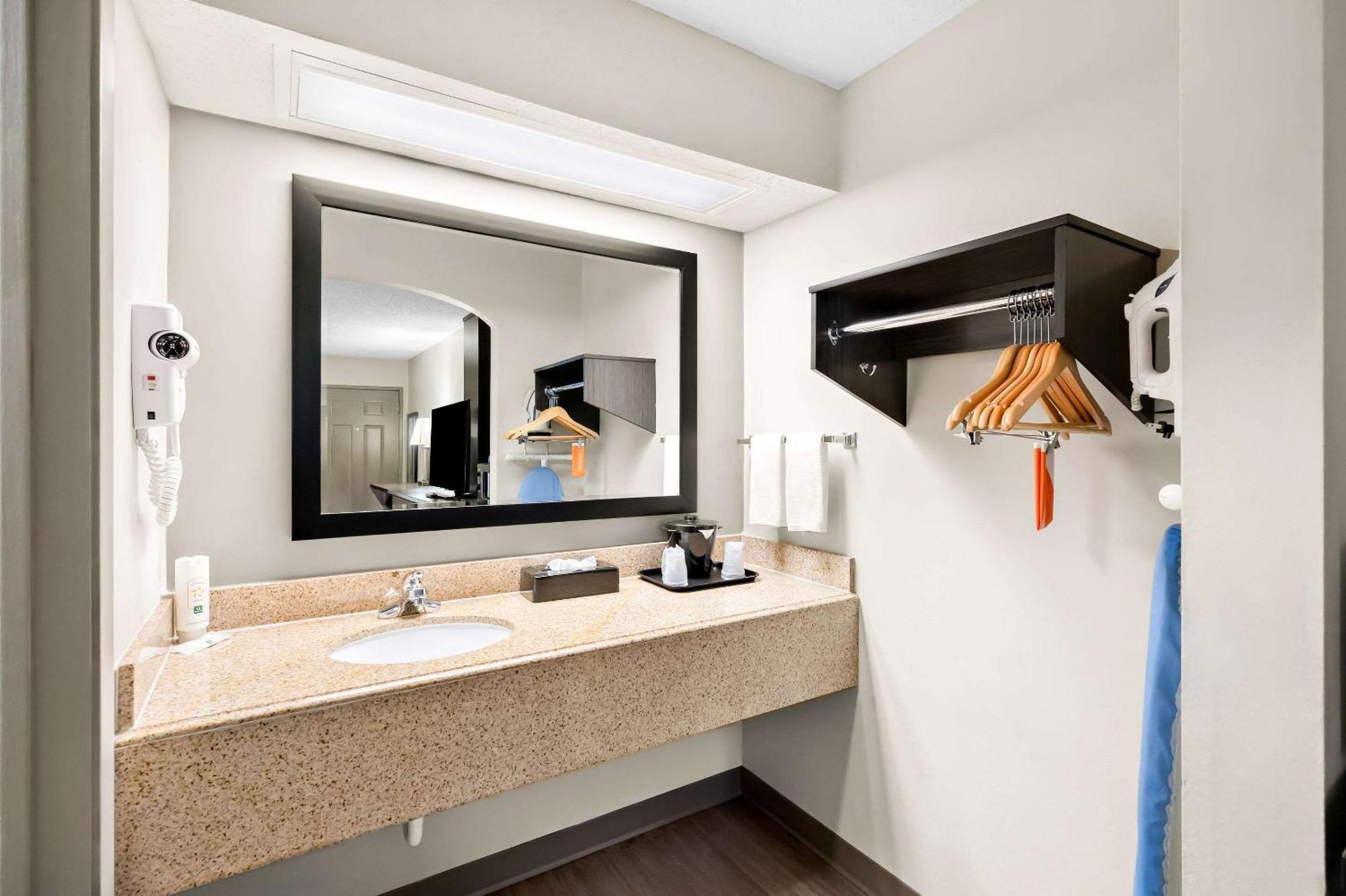 Quality Inn & Suites Monticello Экстерьер фото